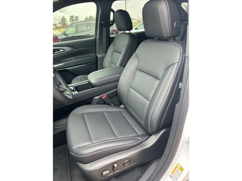 Certified 2025 Chevrolet Traverse LT image 9