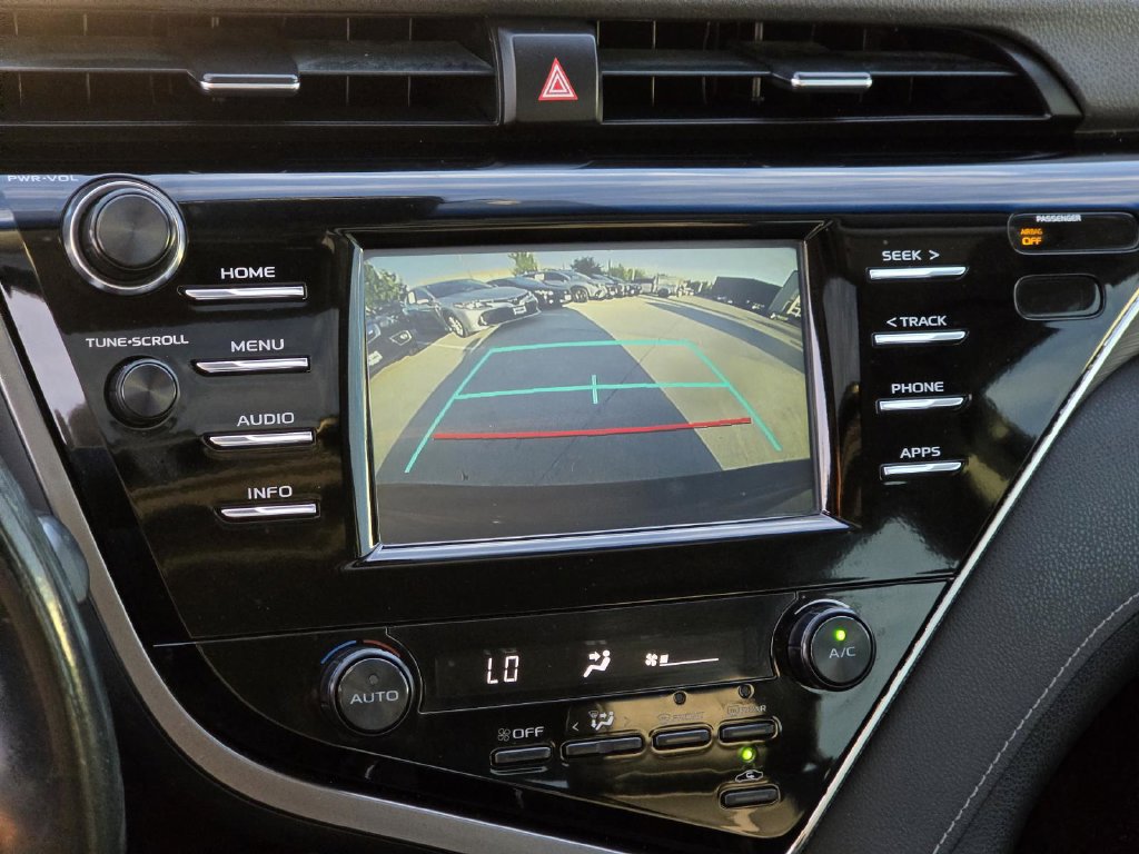 Used 2018 Toyota Camry SE w/ Moonroof Package FWD image 22