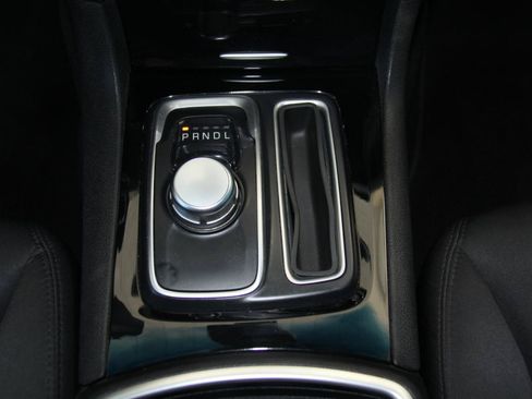 Used 2023 Chrysler 300 Touring w/ Sport Appearance Package RWD image 18