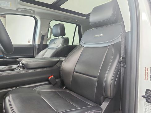 Used 2025 Ford Expedition Platinum AWD/4WD image 10