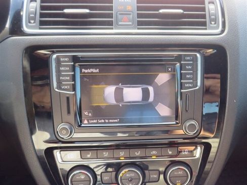 Used 2017 Volkswagen Jetta GLI FWD image 12