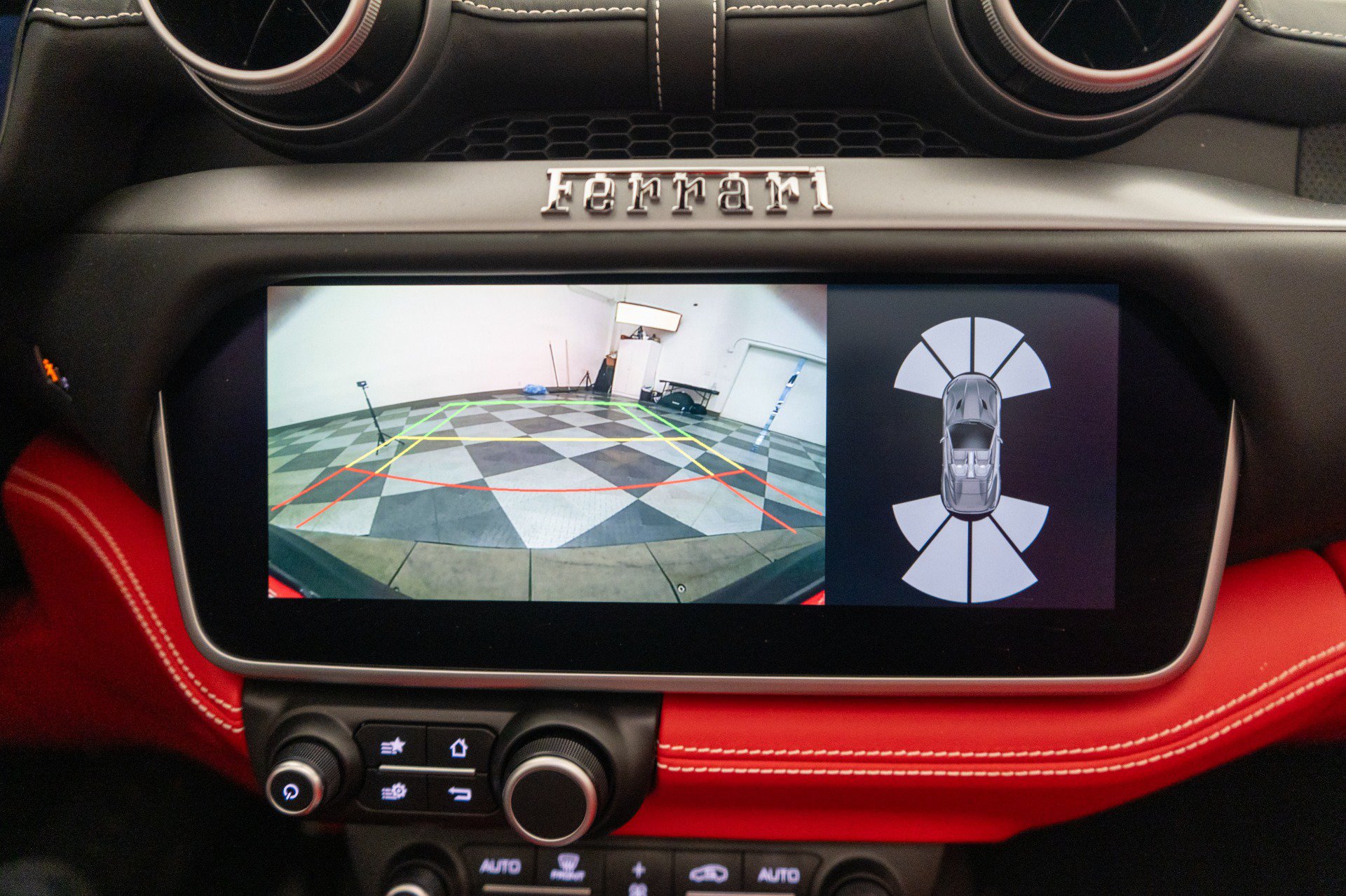 Used 2019 Ferrari Portofino RWD image 42