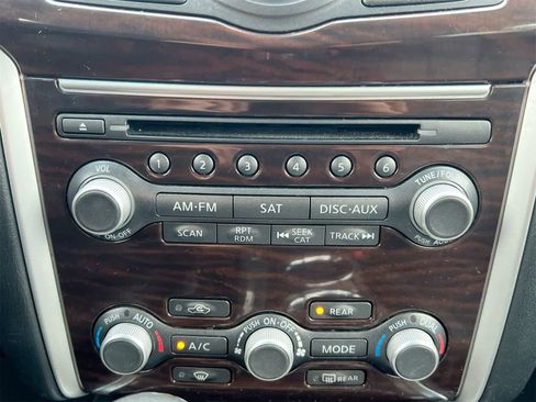 Used 2014 Nissan Pathfinder SL image 28