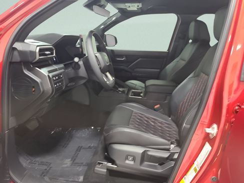 Used 2025 Toyota Tacoma TRD Off-Road AWD/4WD image 19