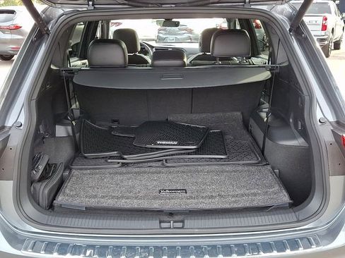 Used 2024 Volkswagen Tiguan SE R-Line image 35