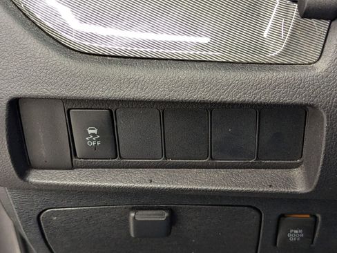 Used 2020 Toyota Sienna SE image 22