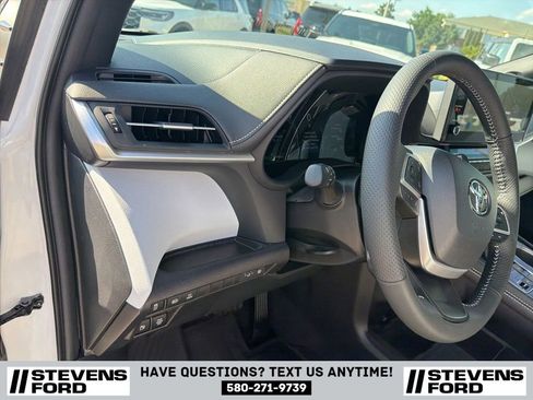 Used 2026 Toyota Sienna XSE AWD/4WD image 19
