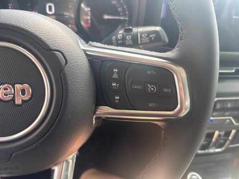 Used 2025 Jeep Wrangler Unlimited Sahara image 15