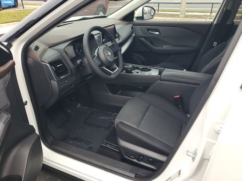 Certified 2021 Nissan Rogue SV image 10