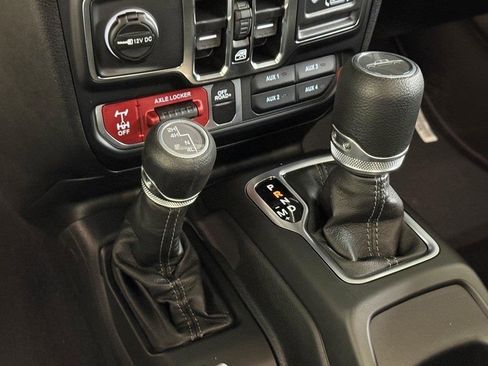 New 2025 Jeep Gladiator Willys image 24