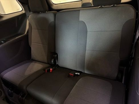 Used 2023 Chevrolet Traverse LT FWD image 15