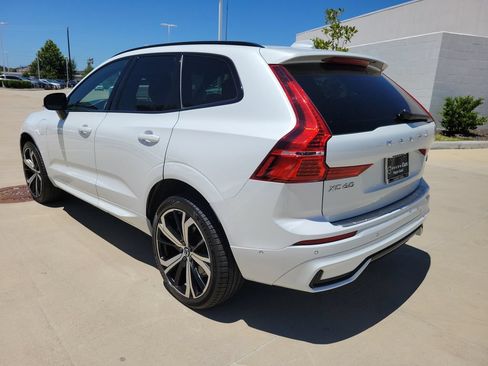 Used 2022 Volvo XC60 T8 R-Design w/ Advanced Package AWD/4WD image 7
