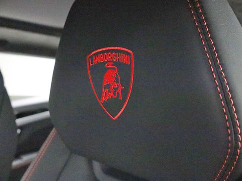 Used 2024 Lamborghini Urus S image 37