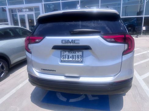 Used 2021 GMC Terrain SLE w/ Elevation Edition FWD image 4