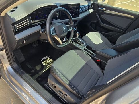 Used 2025 Volkswagen Jetta SE FWD image 27