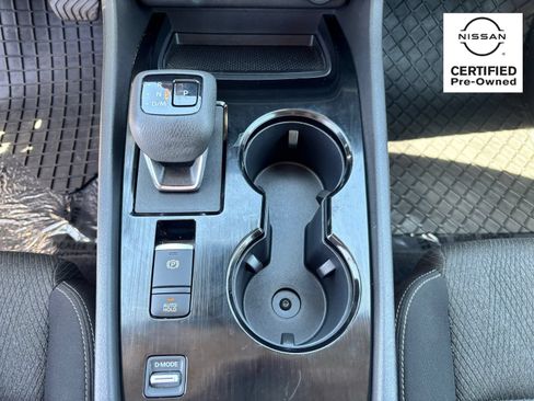 Certified 2025 Nissan Rogue SV FWD image 27