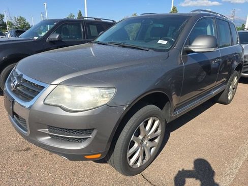 Used 2010 Volkswagen Touareg TDI AWD/4WD image 3