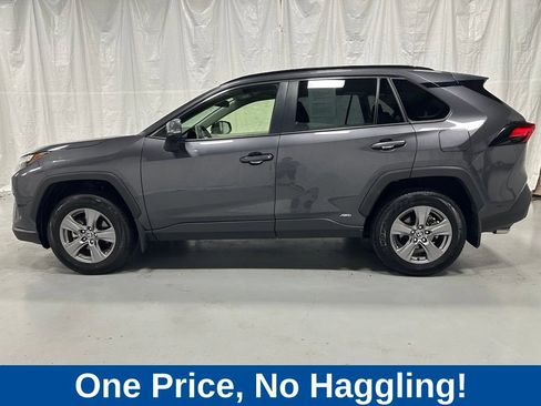 Used 2025 Toyota RAV4 XLE AWD/4WD image 4