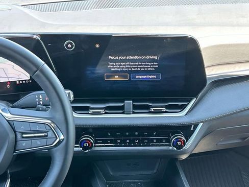 New 2026 Chevrolet Equinox LT w/ Convenience Package II AWD/4WD image 17