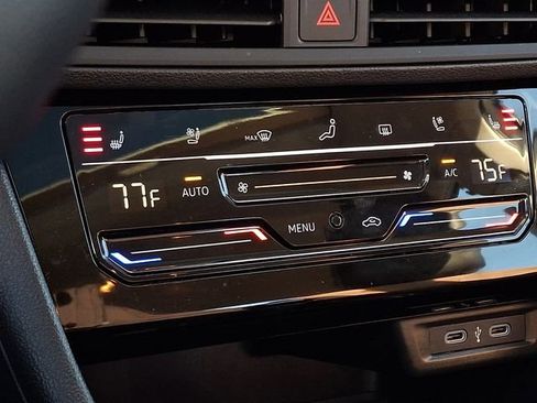 Used 2025 Volkswagen Jetta SEL image 17