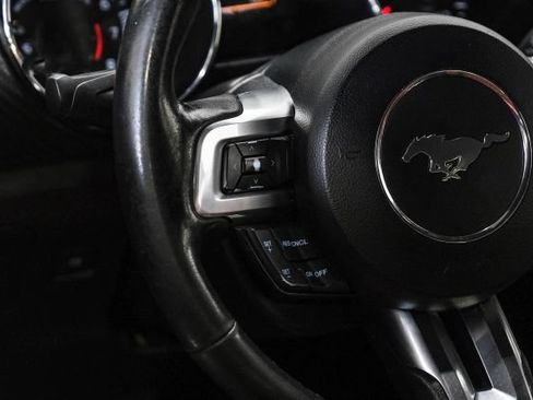 Used 2017 Ford Mustang Coupe RWD image 18