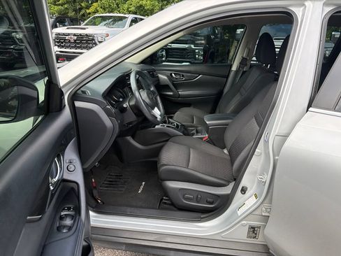 Used 2020 Nissan Rogue SV FWD image 6