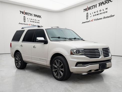 Used 2017 Lincoln Navigator Reserve RWD image 1