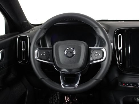 Certified 2023 Volvo C40 Recharge Core image 8