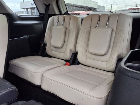Used 2016 Ford Explorer Platinum image 8
