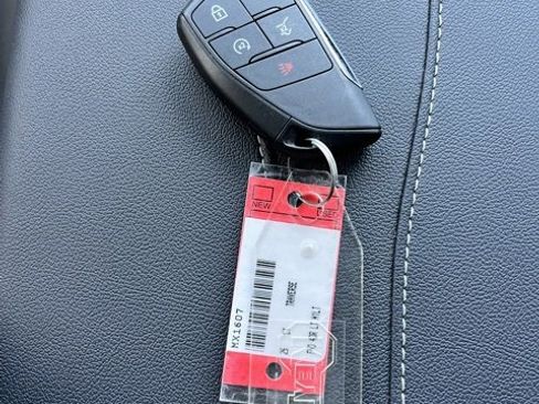 Used 2025 Chevrolet Traverse LT w/ Driver Confidence Package image 27