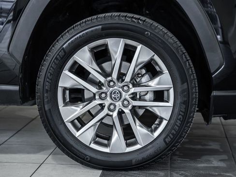 Used 2020 Toyota RAV4 XLE Premium image 17