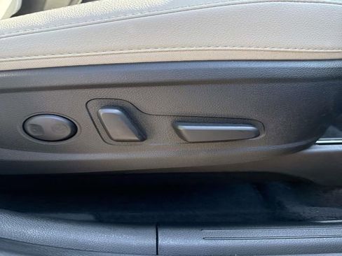 Used 2024 Kia Telluride EX w/ EX Captain's Chair Package image 28