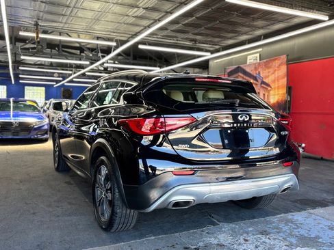Used 2018 INFINITI QX30 AWD w/ Cargo Package image 4