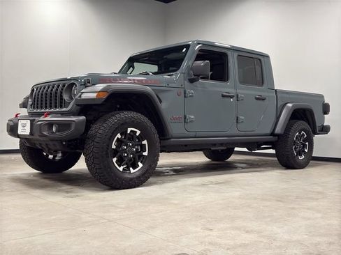 Used 2025 Jeep Gladiator Rubicon w/ Convenience Group AWD/4WD image 5