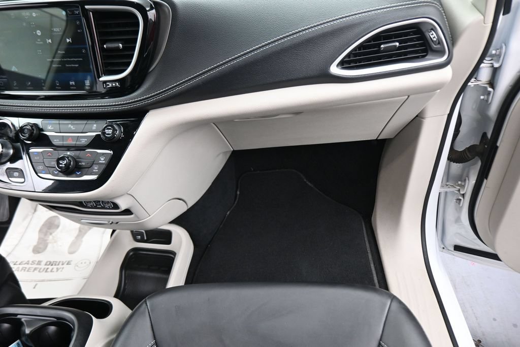 Used 2024 Chrysler Pacifica Limited FWD image 46