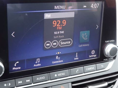 Used 2025 Nissan Altima 2.5 SV FWD image 21