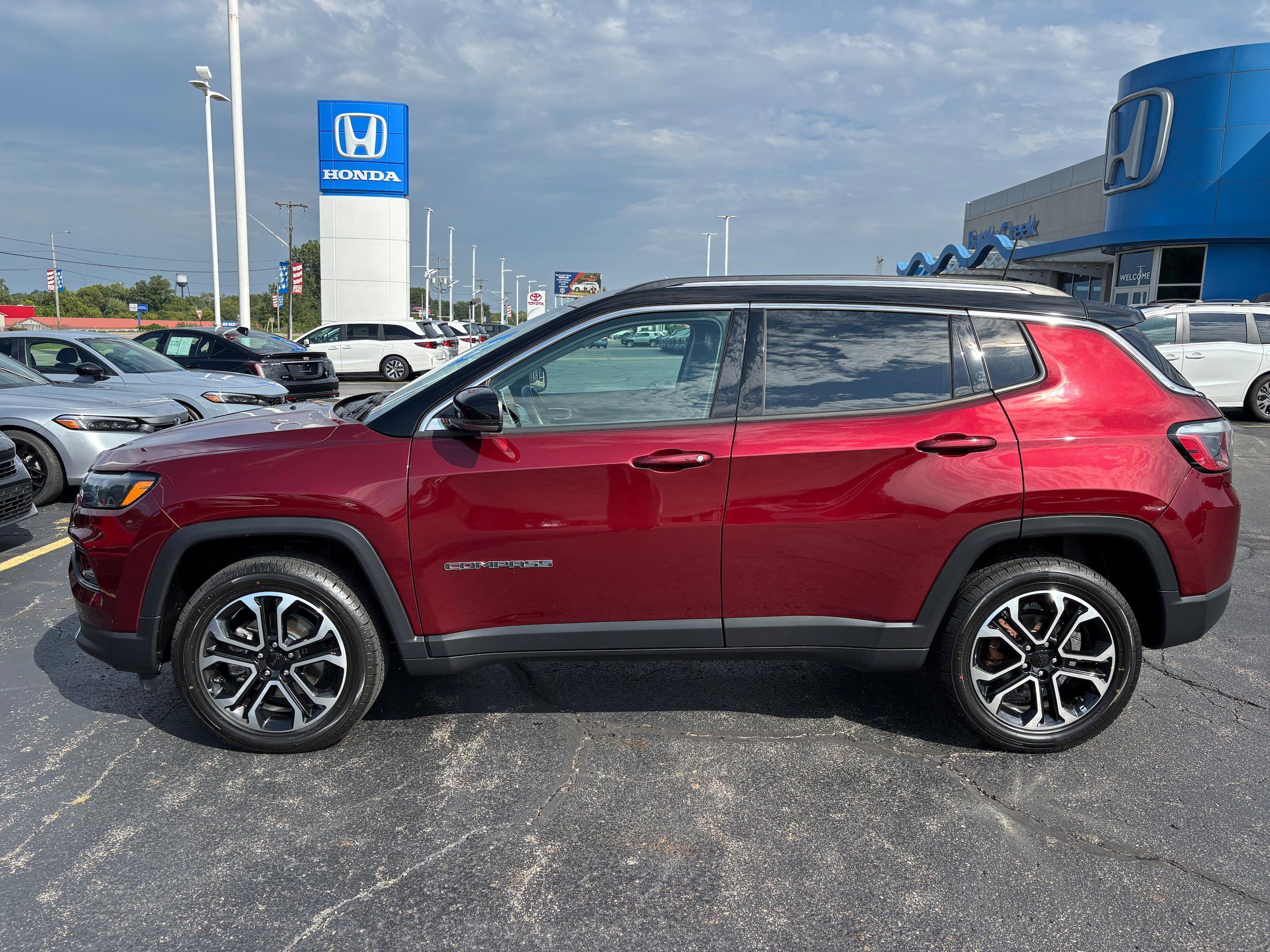 Used 2022 Jeep Compass Limited AWD/4WD image 1