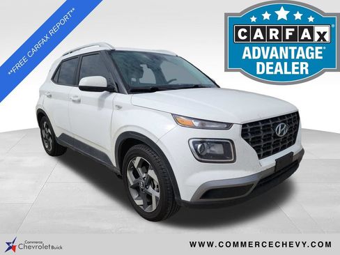 Used 2024 Hyundai Venue SEL FWD image 1