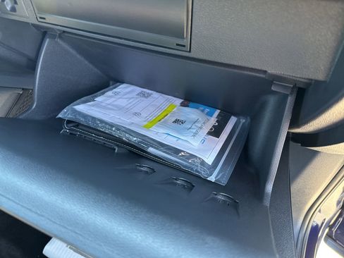 Certified 2023 Volkswagen Tiguan SEL R-Line image 40