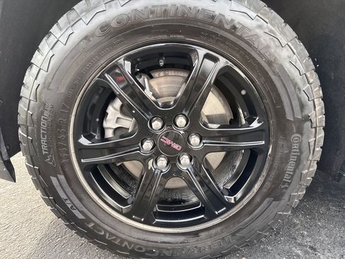 Used 2023 GMC Acadia AT4 w/ Technology Package image 10