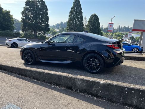 Certified 2023 Toyota GR86 Premium RWD image 5