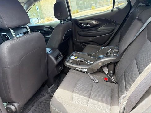 Used 2024 GMC Terrain SLE w/ Elevation Edition FWD image 9