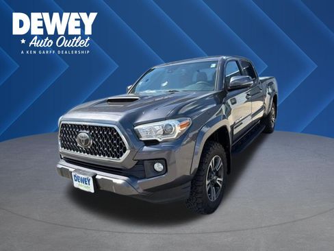 Used 2018 Toyota Tacoma TRD Sport AWD/4WD image 1