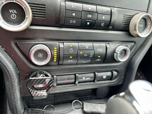Used 2019 Ford Mustang Coupe RWD image 23