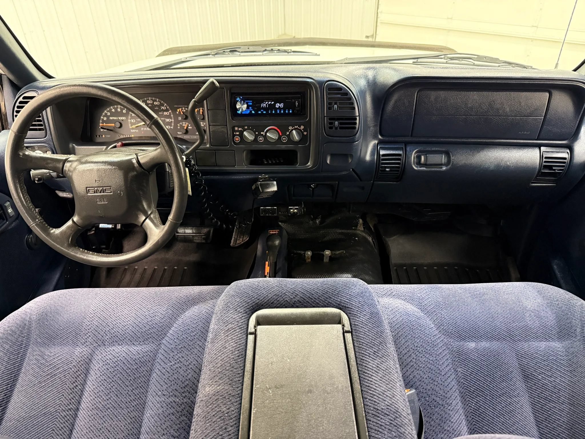 Used 1999 GMC Suburban 2500 AWD/4WD image 13