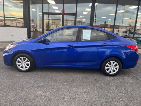 Used 2012 Hyundai Accent GLS image 2