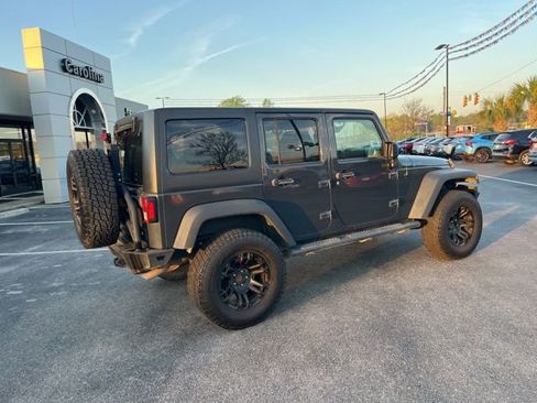 Used 2016 Jeep Wrangler Unlimited Rubicon w/ Connectivity Group image 3