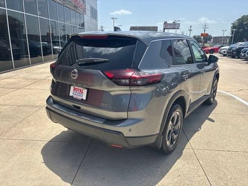Used 2024 Nissan Rogue SV FWD image 7
