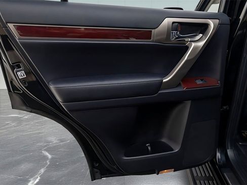 Used 2018 Lexus GX 460 image 22