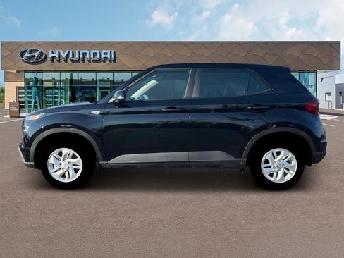 New 2025 Hyundai Venue SE image 3